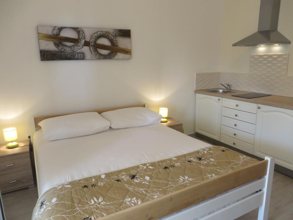 Banic Apartments With Pool Biograd Na Moru Room photo