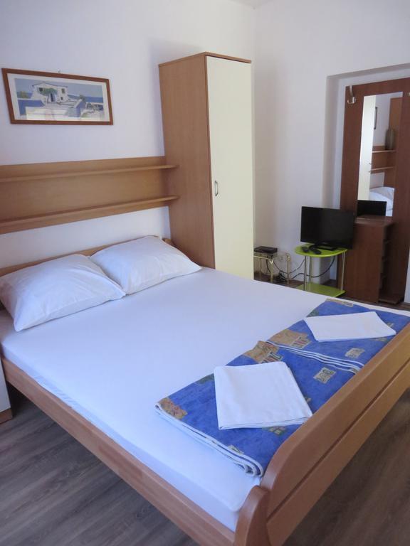 Banic Apartments With Pool Biograd Na Moru Room photo