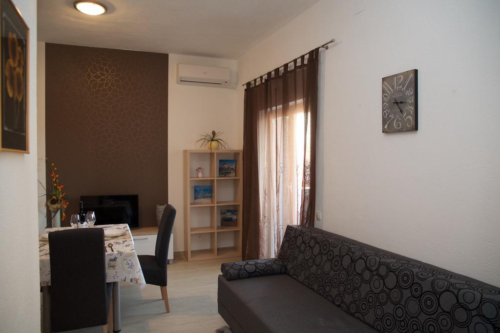 Banic Apartments With Pool Biograd Na Moru Room photo